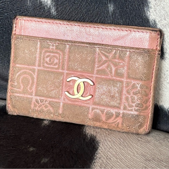CHANEL Pink Embossed Lambskin Leather Lucky Symbols Card Holder - Picture 1 of 16